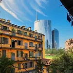 Nel Cuore Del Quartiere Isola, All'ombra Del Bosco Verticale Milán